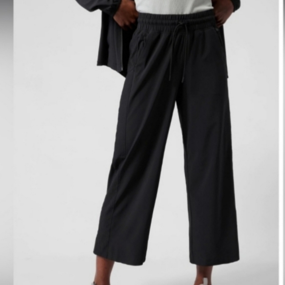 Athleta Avenue Wide Leg Crop Pant Black sz.8